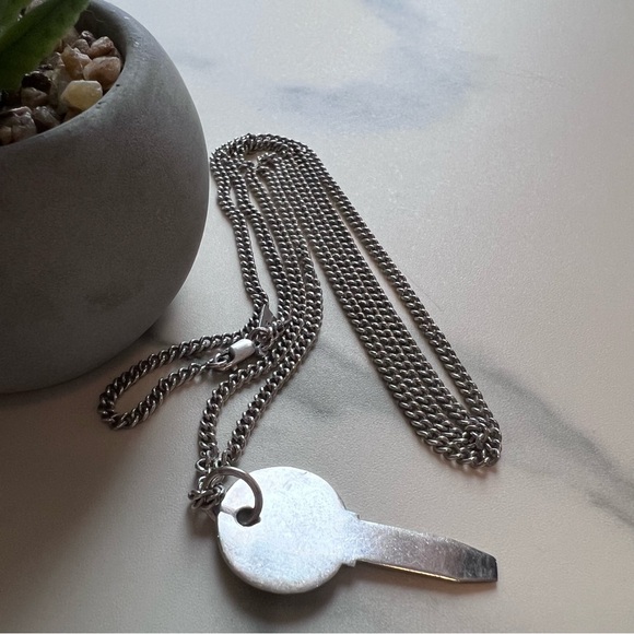 RARE Loren Stewart 20" .925 Sterling Silver Key Necklace Pendant & Curb Chain - Picture 7 of 10